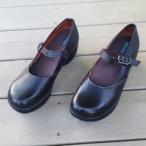 SRmax / Slip Resistant women's leather Shoes 💦 size 11